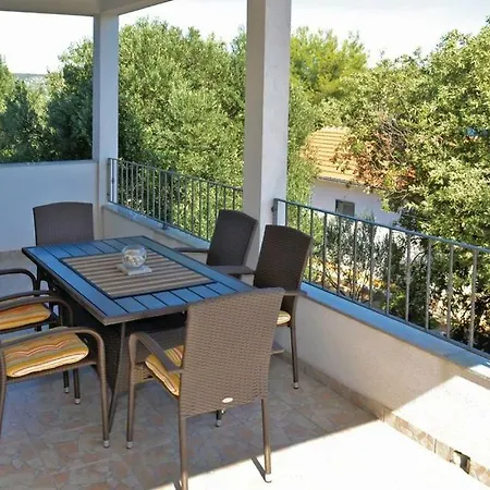 Πανσιόν Nina *